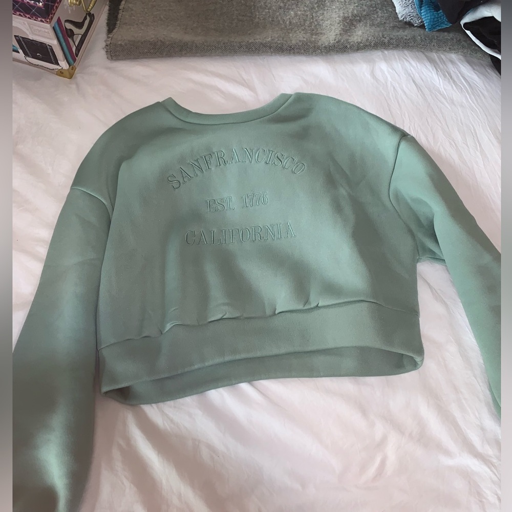 Shein Cropped Sweatshirt: Women’s Size Small
